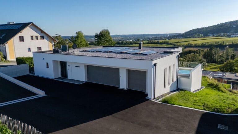 Einfamilienhaus mit Infinity-Pool – Individuell geplant